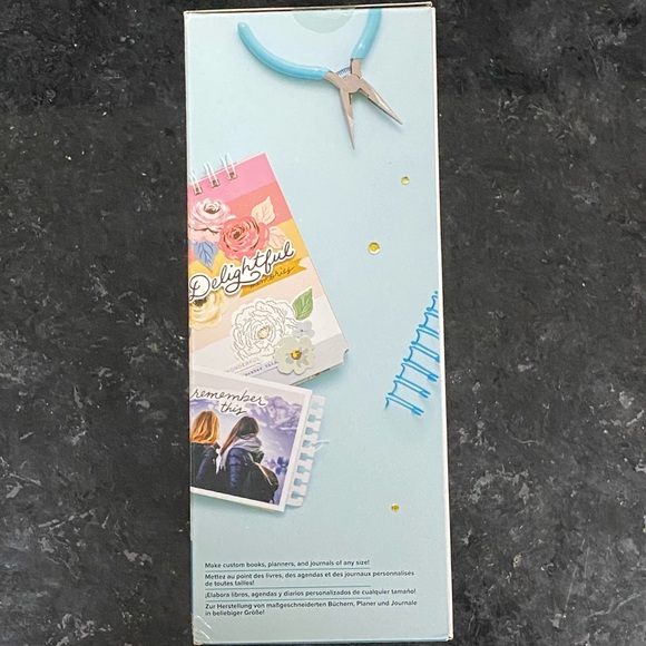 We R Memory Keepers Mini Cinch™ coil binding machine / tool small book binding - Picture 7 of 9